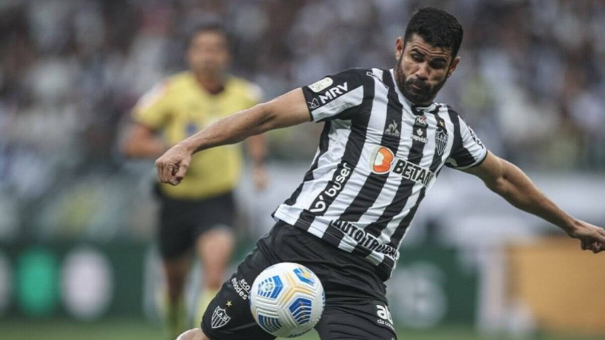 Diego Costa acena possibilidade de acerto com o Corinthians, que mantém cautela e espera treinador