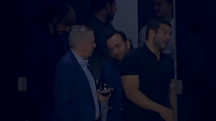 Carlo%20Ancelotti%20toma%20vinho%20antes%20de%20Vasco%20x%20S%C3%A3o%20Paulo