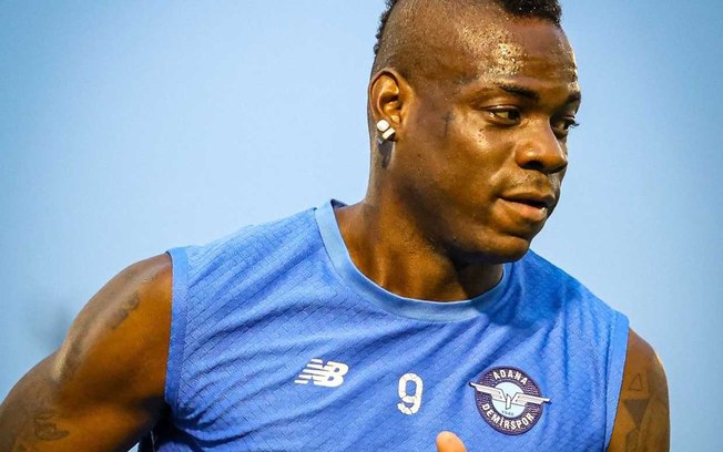 Balotelli negocia com o Corinthians