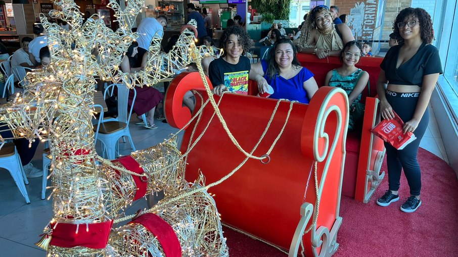 Régia Dantas e os filhos encontraram no Botafogo Praia Shopping o refúgio ideal para escapar do calor
