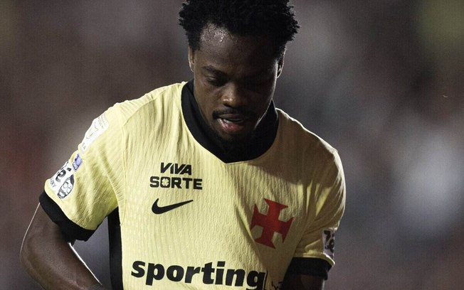 Dupla disputa posição de titular no Vasco