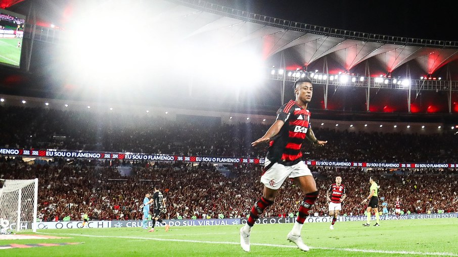 Bruno Henrique comemora gol contra o Santos no Maracanã Bruno Henrique comemora gol contra o Santos no Maracanã