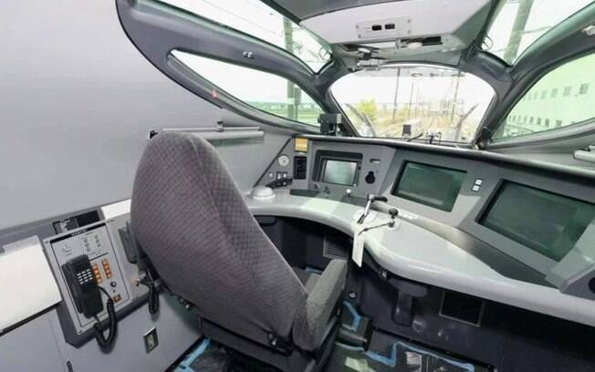 Cockpit ultramoderno do trem-bala Alfa-X