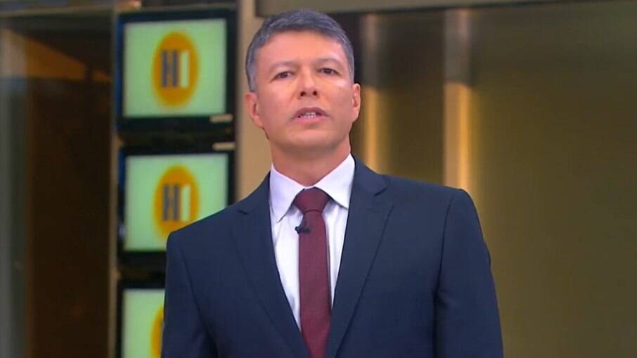 César Menezes estreou como apresentador no Hora Um