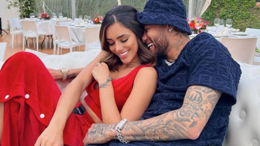 Firme e forte! Bruna Biancardi posta foto fofa com Neymar