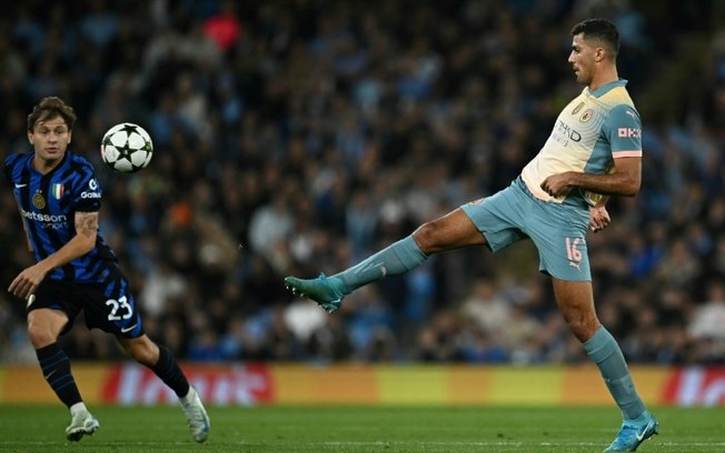 Rodri em campo pelo Manchester City contra a Inter de Milão pela Liga dos Campeões