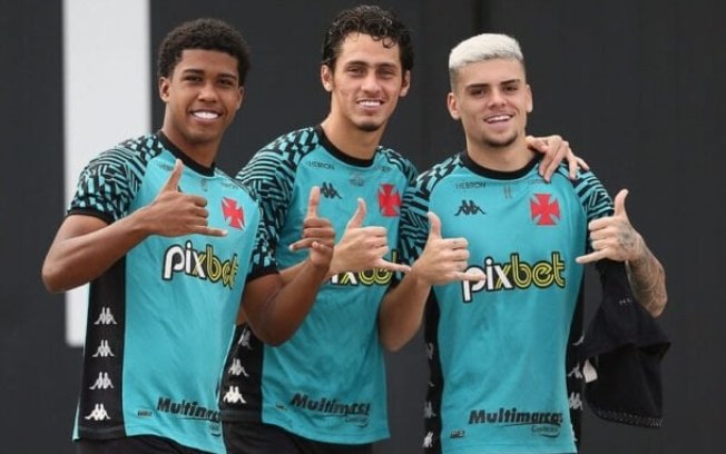 Marlon Gomes e Gabriel Pec (camisa11) asseguraram R$ 113 milhões a mais ao cofres do Vasco