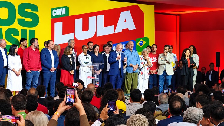 Lula pede votos de 28 milhões
ausentes: “Sou bom no mata-mata”