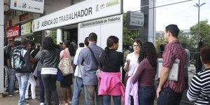 Taxa de desemprego até maio cai para 5,6%, aponta IBGE