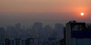 40% da população mundial foi exposta à poluição em 2026