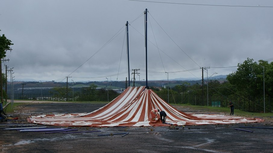 Organização da 22ª CBMC iniciou montagem da tenda na manhã desta sexta-feira, 8 de novembro, em Vinhedo Organização da 22ª CBMC iniciou montagem da tenda na manhã desta sexta-feira, 8 de novembro, em Vinhedo
