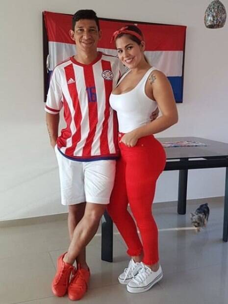 Jogador Roberto Ovelar e Gladys Ortega. Ele decidiu sair do Junior Barranquilla após assediarem sua mulher