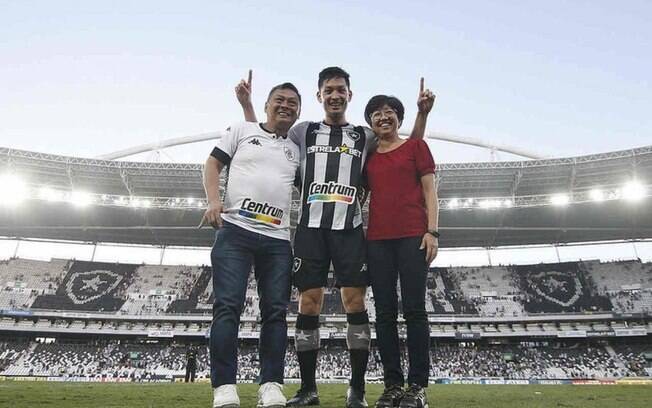 Ao L!, pais de Luís Oyama afirmam que meia tem vontade de ficar no Botafogo em 2022