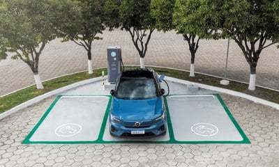 Volvo começa a cobrar recargas elétricas para carros de outras marcas