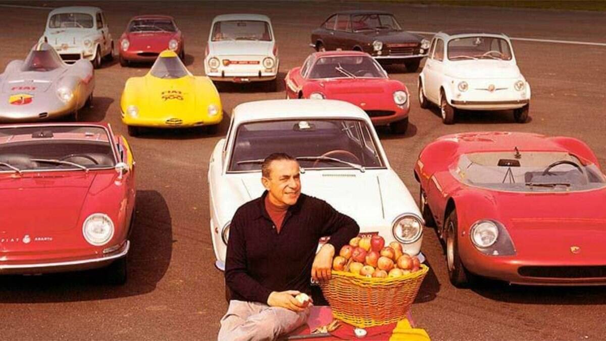 Carlo Abarth e alguns dos modelos que receberam o símbolo do escorpião e veneno debaixo do capô Carlo Abarth e alguns dos modelos que receberam o símbolo do escorpião e veneno debaixo do capô