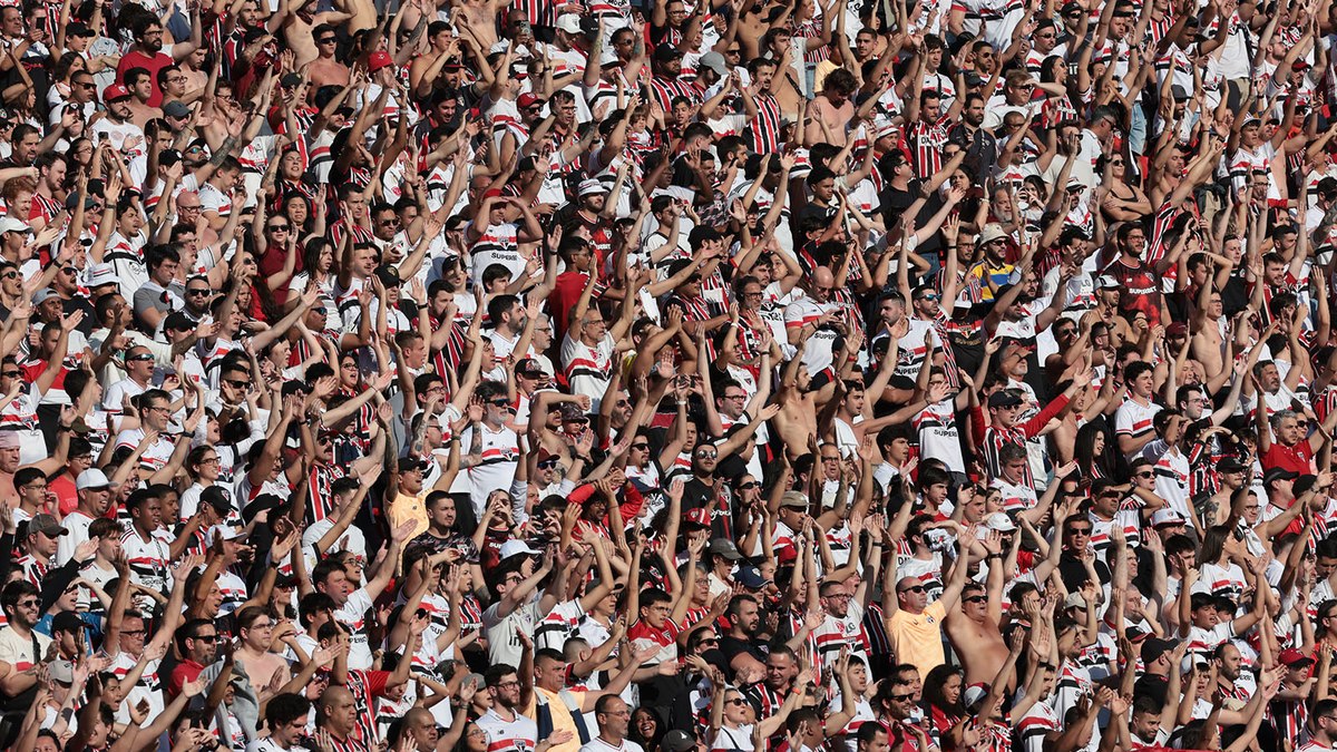 São Paulo enfrenta o Vitória no Morumbis pela 19ª rodada do Brasileirão São Paulo enfrenta o Vitória no Morumbis pela 19ª rodada do Brasileirão