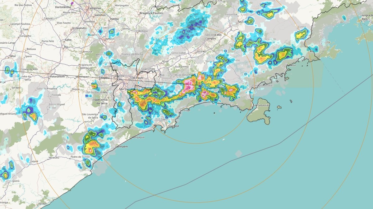 Imagens mostram deslocamento sentido Litoral Norte e Vale do Paraíba