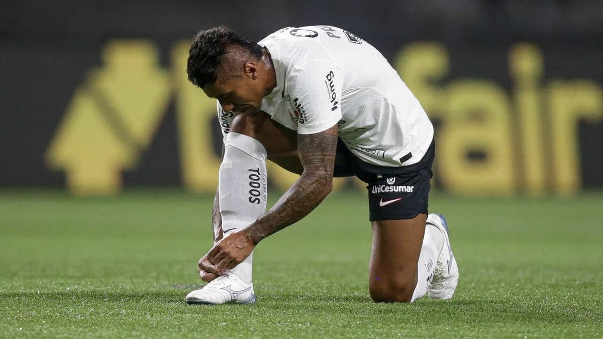 Paulinho não atua desde há 10 meses