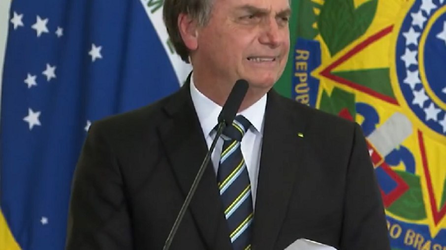 O ex-presidente Jair Bolsonaro é acusado de fraudar o cartão de vacinação para conseguir entrar nos Estados Unidos