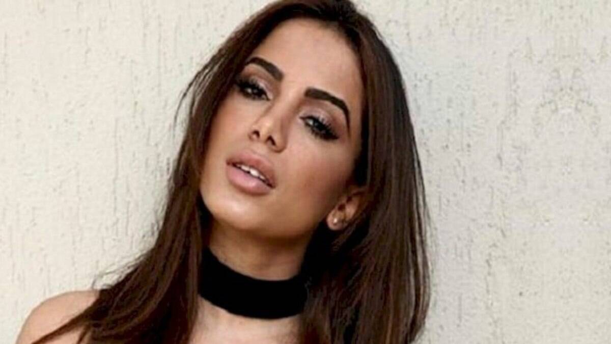 Anitta terá a “ajuda” de Luciano Huck para arrumar um namorado no “Domingão”