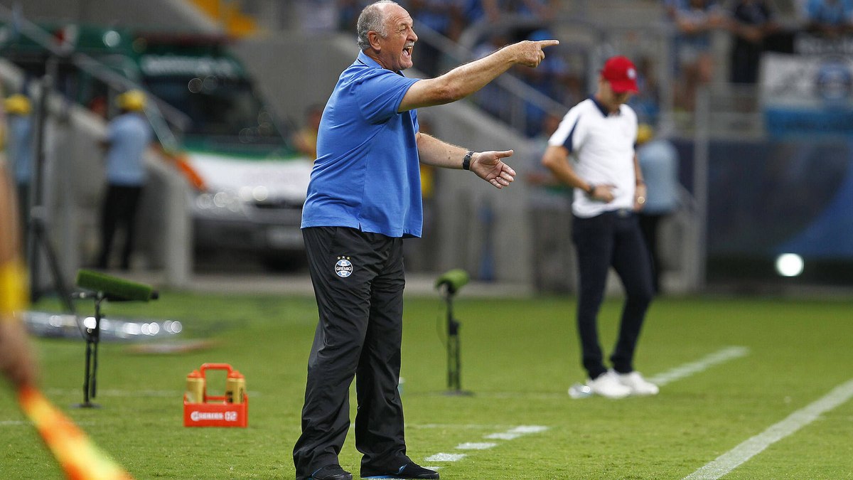 Grêmio nomeia Felipão como técnico interino após demissão de Luís Castro