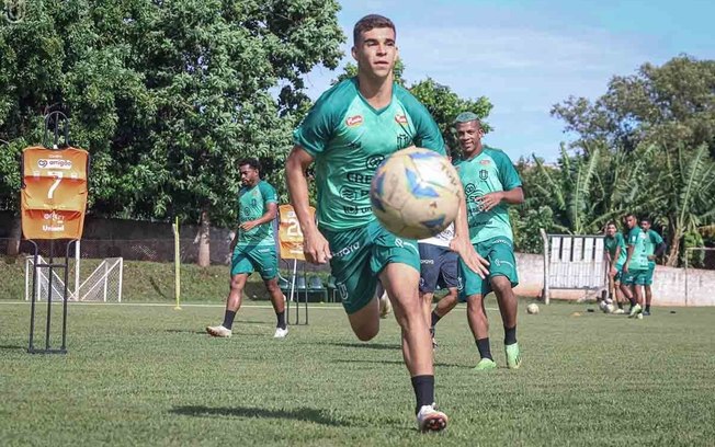 Maringá recebe o Athletico no primeiro jogo das finais do Campeonato Paranaense