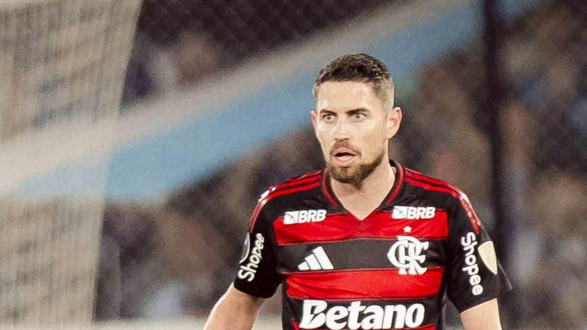 Jorginho em partida contra o Racing Jorginho em partida contra o Racing