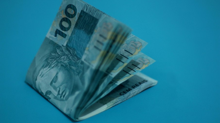 O cálculo leva em consideração o valor do INPC