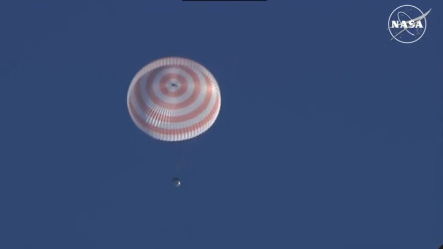 Cápsula Soyuz transportou os tripulantes que estavam na Estação Espacial Internacional