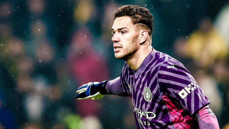 Ederson concorre ao prêmio de melhor goleiro 