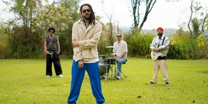 Julies celebra aniversário com a inédita 'Quando o Amor Chamar'