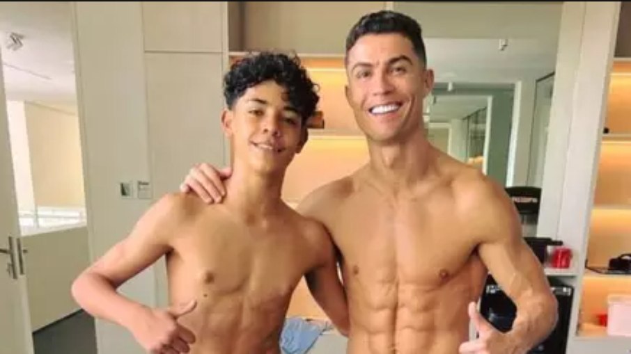 Cristiano Ronaldo Jr. poderá atuar ao lado do pai no profissional