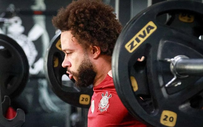 Sem Depay e Raniele, Seedorf deverá contar com ajuda de Léo Porto para montar a equipe