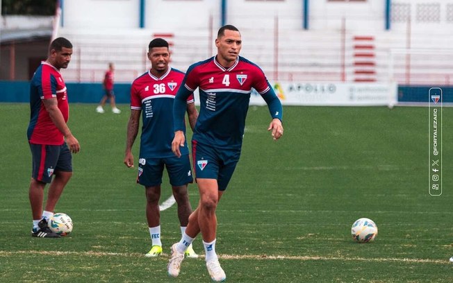 Titi treina finalização durante o treino do Fortaleza. O time cearense ainda não está classificado para as quartas