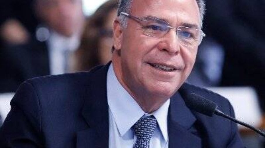 Fernando Bezerra Coelho rebateu criticas de governadores e deu parecer favorável para limite de ICMS para combustíveis