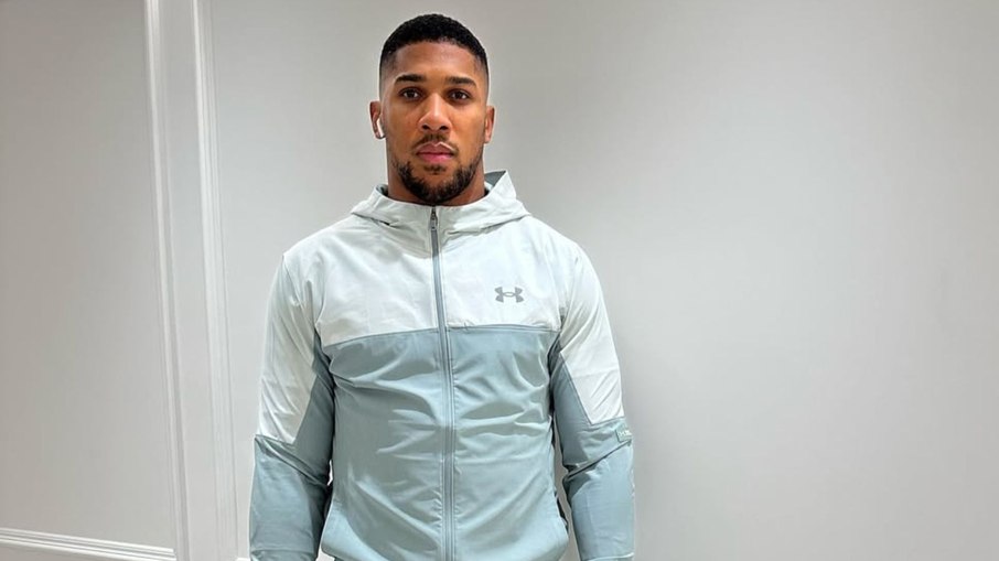 Quem é o boxeador que quebrou a mandíbula de influencer?