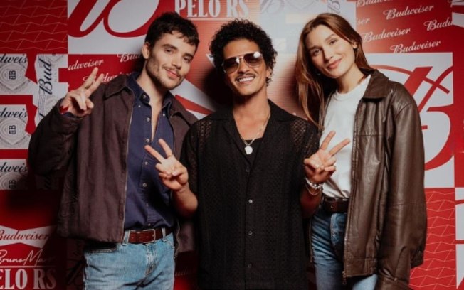 Sasha Meneghel e João Lucas compartilham foto ao lado de Bruno Mars