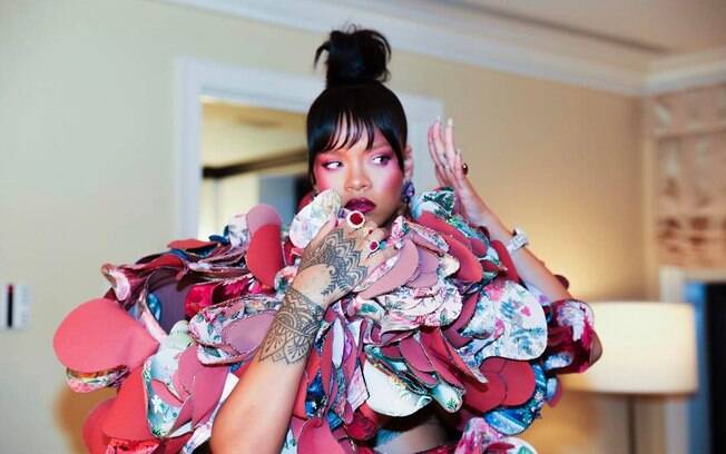 Rihanna foi o assunto do Met Gala 2017 e, após a festa, mandou indireta sobre vestido de Nicki Minaj no evento