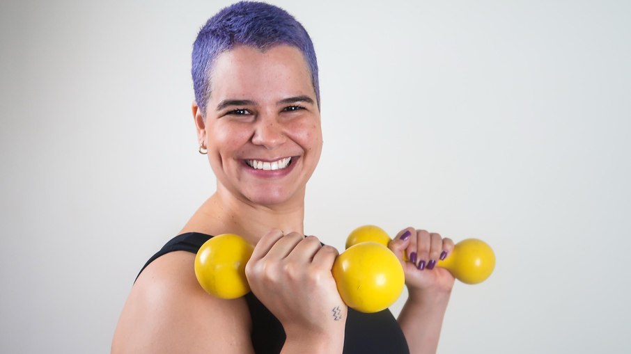 Educadora física desafia padrões e inspira inclusão no mundo fitness Educadora física desafia padrões e inspira inclusão no mundo fitness