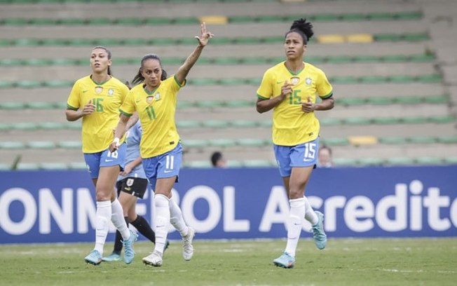 Adriana marca dois, e Brasil bate Uruguai na Copa América Feminina