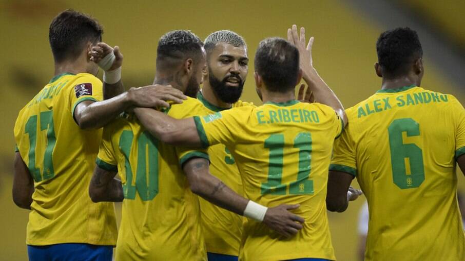 Seleção Brasileira enfrenta a Colômbia neste domingo