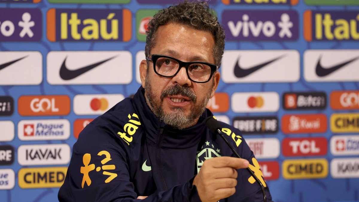 Santos anuncia a contratação do técnico Cleber Xavier