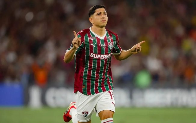 Savarino sentiu dores na panturrilha direita e desfalca o Fluminense na Libertadores Savarino sentiu dores na panturrilha direita e desfalca o Fluminense na Libertadores