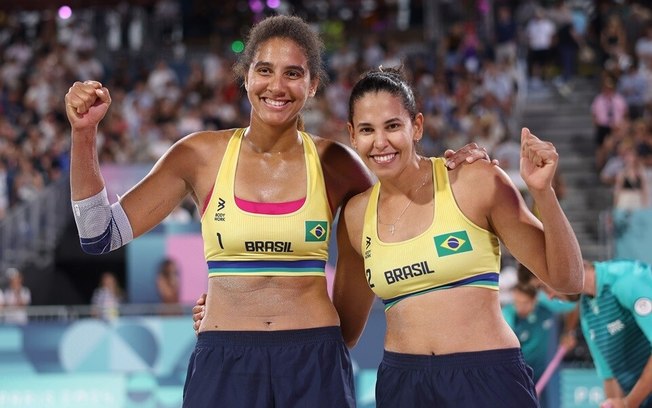 Ana Patrícia e Duda vencem letãs e vão às semifinais no vôlei de praia de Paris-24