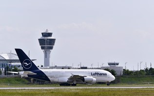 Sozinho, copiloto
desmaia e avião é salvo por piloto automático