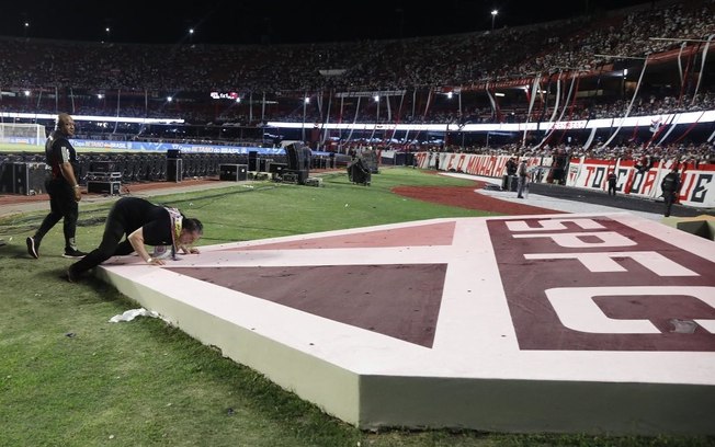 Presidente do São Paulo fala sobre reforma no Morumbis e grama artificial