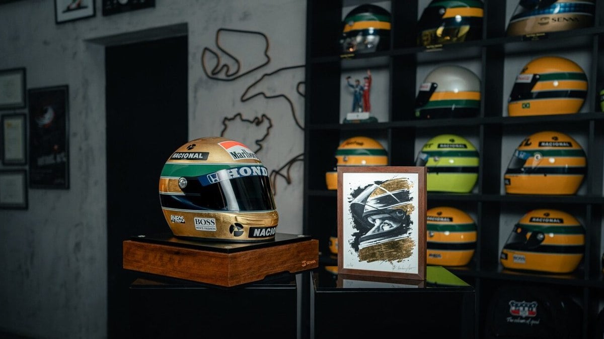 Capacete de Ayrton Senna ganha réplica em ouro por valor astronômico
