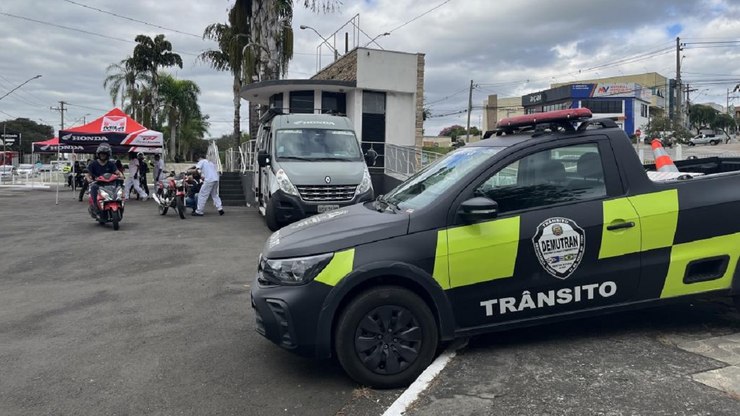 Pit Stop Educativo orienta motociclistas em Itupeva