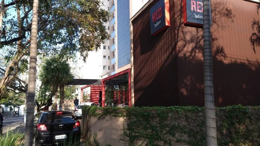 O hotel que foi alvo dos criminosos fica na Avenida Júlio de Mesquita, no Bairro Cambuí, em Campinas