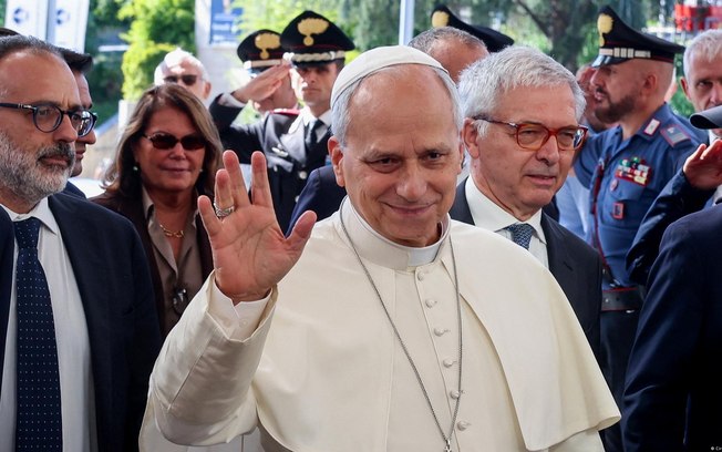 O papa afirmou que o câncer foi 'detectado em estágio muito inicial' e que o crescimento estava 'bem delimitado' O papa afirmou que o câncer foi 'detectado em estágio muito inicial' e que o crescimento estava 'bem delimitado'